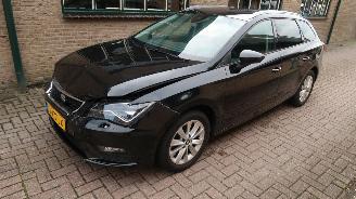 Vaurioauto  passenger cars Seat Leon Seat Leon ST 1.0 TSI Style Ultimate Edition 2020/9