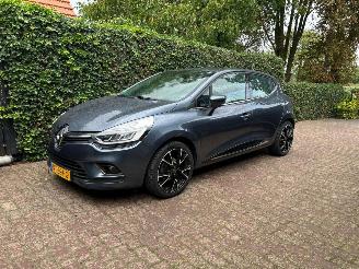Damaged car Renault Clio 0.9 TCe Intens 2017/4