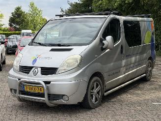 uszkodzony samochody osobowe Renault Trafic 2.5 dci L2H1 DC AUTOMAAT! 2011/1
