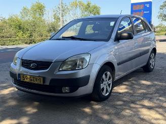 Damaged car Kia Rio 1.4 X-pect. AIRCO | 5 DEURS | INRUIL VERKREGEN. 2009/3