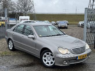 krockskadad bil auto Mercedes C-klasse c220 CDI Elegance 2006/3