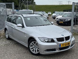 uszkodzony samochody osobowe BMW 3-serie 325i High Executive 2006/1