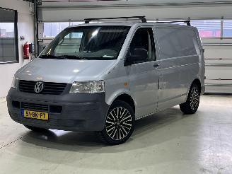 uszkodzony samochody ciężarowe Volkswagen Transporter 2.5 TDI 300 2003/11