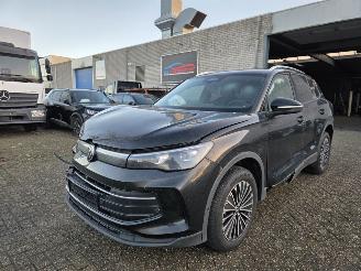 Auto incidentate Volkswagen Tiguan 2.0 TDI DSG Virtual Head-Up IQ-Light 360view Navi Stuurverw. Stoelverw. Acc Trekhaak 110KW/150PK 2025/7