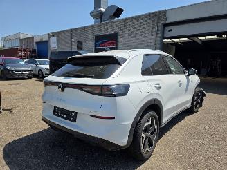 Damaged car Volkswagen T-Roc R-Line 1.5eTSI IQ-Light Drive-Mode Camera Virtual Keyless Sfeerverl. Trekhaak 110KW / 150PK 2026/2