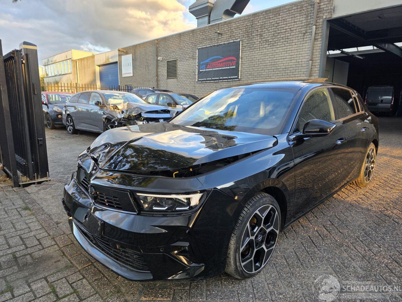 Opel Astra 1.2 Turbo-MHEV Ultimate Pano Head-Up Keyless Memory Surround-View Lux-Led Navi Stuurverw. Voorruitverw. Trekhaak 100KW/136PK
