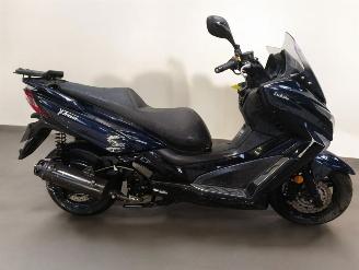 krockskadad bil bromfiets Kymco  X TOWN 2019/1