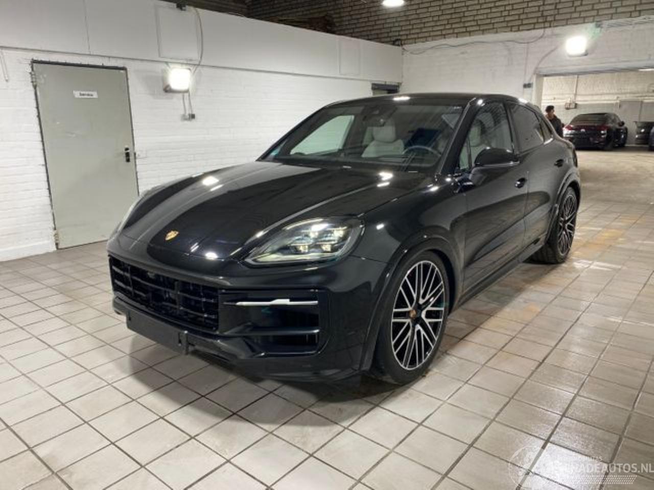 Porsche Cayenne S E-Hybrid Coupe CHRONO/PANO/HUD/360