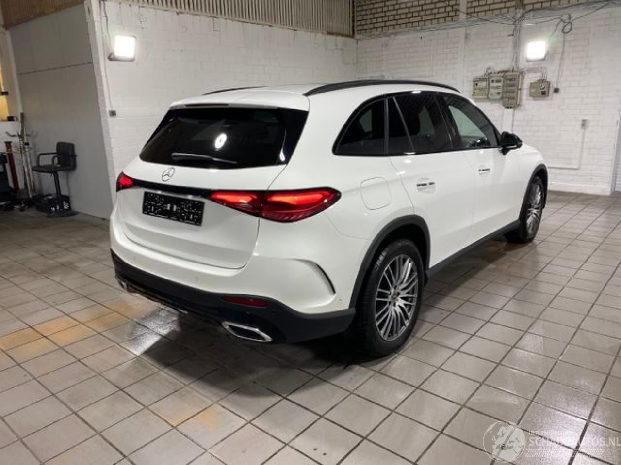 Mercedes GLC 300 4Matic AMG Line PANO/AHK/360/NAVI