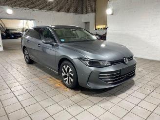 Damaged car Volkswagen Passat Variant 2.0 TDI DSG Business HUD/AHK/SH 2024/10