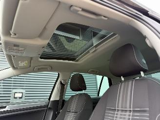 Volkswagen Golf 1.4 TSI Lounge Pano Stoelverwarming Cruise Carplay picture 32