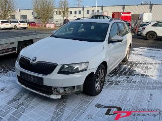 Vrakbiler auto Skoda Octavia Octavia Combi (5EAC), Combi 5-drs, 2012 / 2020 1.2 TSI 16V 2014/8