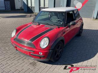 Salvage car Mini Mini Mini (R50/53), Hatchback, 2001 / 2007 1.6 16V One 2002/11