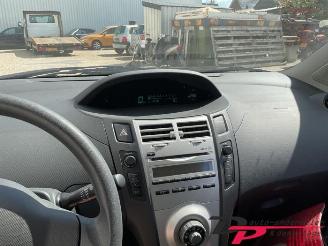 Toyota Yaris Yaris II (P9), Hatchback, 2005 / 2014 1.3 16V VVT-i picture 12
