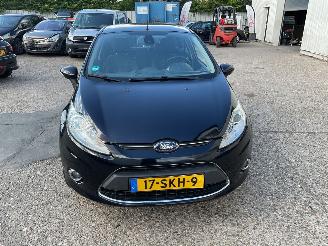 skadebil auto Ford Fiesta Benzine Airco 2011/10