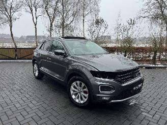 Vaurioauto  passenger cars Volkswagen T-Roc T-Roc 2.0 TSI DSG 4Motion Sport PANO ACC Leer VOL!! 2019/1