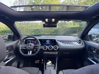 Mercedes GLA Mercedes-Benz GLA 180 AMG PANORAMA HUD Memorie Trekhaak Ambiance Massage VOL!! picture 12