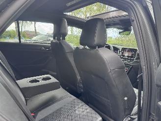 Volkswagen T-Roc Volkswagen T-Roc 1.5 TSI DSG R-Line PANO AHK Camera IQ Lights VOL!! picture 5