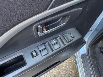 Mazda 5 7 PLACES picture 18