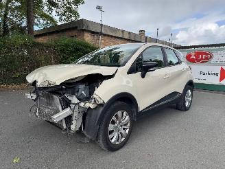 damaged passenger cars Renault Captur TVA DéDUCTIBLE 2016/11