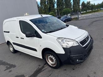 krockskadad bil bedrijf Peugeot Partner  2018/3