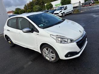 skadebil auto Peugeot 208  2016/4