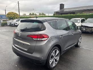 krockskadad bil auto Renault Mégane Scénic  2018/10