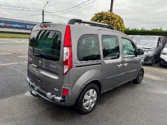 krockskadad bil auto Renault Kangoo 5 pers 2016/7
