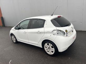 Peugeot 208  picture 3