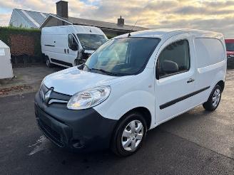 krockskadad bil auto Renault Kangoo  2020/2