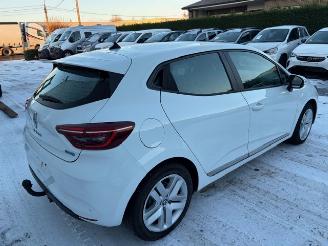 damaged passenger cars Renault Clio E TECH HYBRID 2022/1