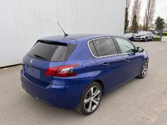 Damaged car Peugeot 308  2020/1