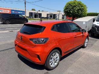 uszkodzony samochody osobowe Renault Clio  2025/10