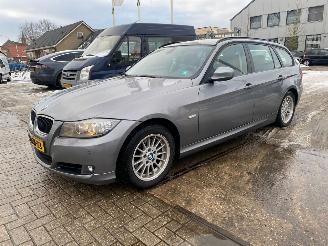 krockskadad bil auto BMW 3-serie Touring 320D Luxury Line 2012/3