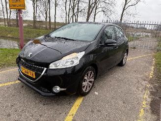 Unfallwagen Peugeot 208 1.2 e-VTi Envy Automaat 2014/3