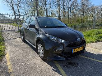 damaged passenger cars Toyota Yaris 1.5 Hybrid Active 2021/4