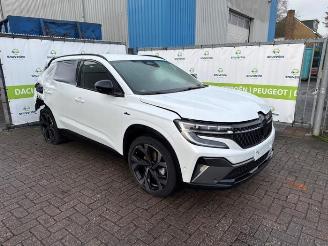 Vrakbiler auto Renault Austral Austral, SUV, 2022 1.2 E-Tech Hybrid 200 2023/11