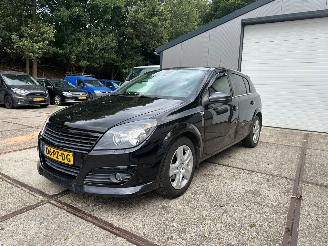 damaged passenger cars Opel Astra 1.8 Sport Rijdbaar! 2005/1