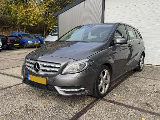 damaged passenger cars Mercedes B-klasse B200 Automaat NAP Origineel NL! 2013/1
