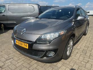 skadebil auto Renault Mégane NETTE AUTO MET NAVIGATIE 2013/12