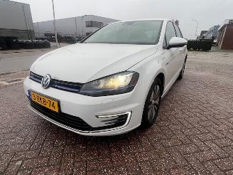krockskadad bil auto Volkswagen Golf GTE automaat nette auto 2014/12