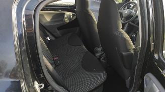 Toyota Aygo 1.0 5 deurs airco gebruikersschade picture 16
