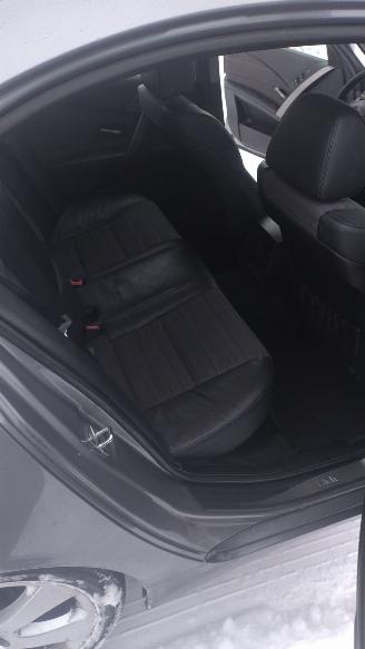 BMW 5-serie 530i executive ,rijdt goed ,gebruikersschade! picture 17