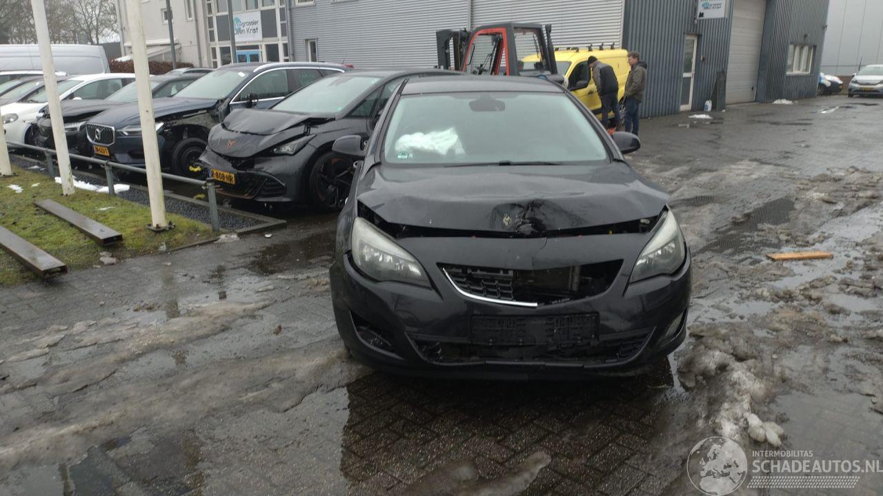 Opel Astra 1.4 turbo sport1