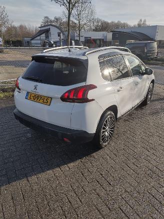 Peugeot 2008 1.2 Style Panodak Ac Cruise Mooie auto weing schade! picture 22