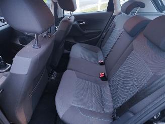 Volkswagen Polo 1.4 tdi luxe uitvoering weinig schade picture 12