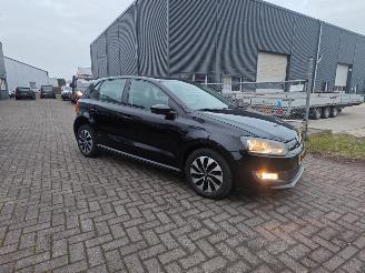 krockskadad bil auto Volkswagen Polo 1.4 tdi luxe uitvoering weinig schade 2015/1