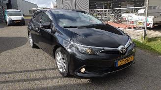 uszkodzony samochody osobowe Toyota Auris 1.2T Aspiration 2015 weinig schade 2015/1