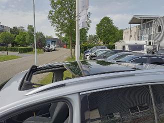 Volkswagen Touran 1.6TDI Autom Higline 7p Pano Trekh Clima Cruise Supermooie auto! picture 20