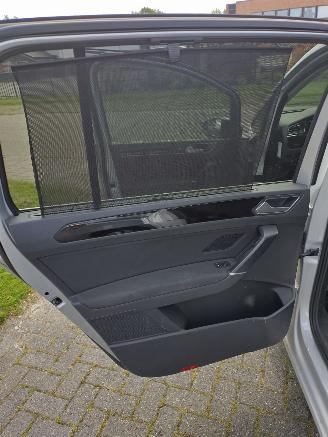 Volkswagen Touran 1.6TDI Autom Higline 7p Pano Trekh Clima Cruise Supermooie auto! picture 25